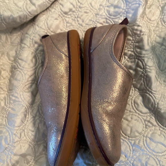 Livie and Luka worn once pink gold slip on shoes. Size 3yr. - Picture 4 of 7